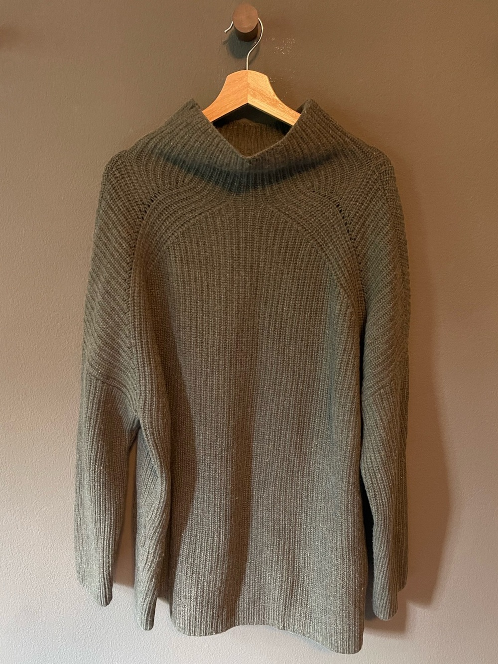 NAADAM Oversized Ribbed Wool Cashmere Turtleneck Olive - Picture 2 of 4